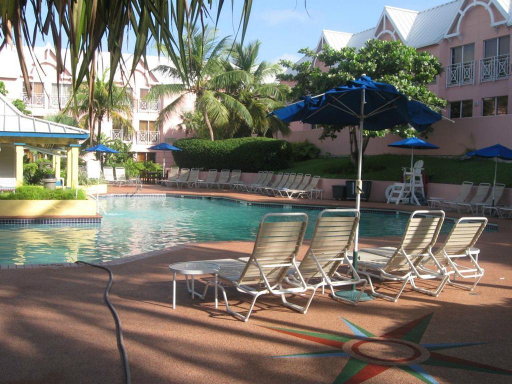 Comfort Suites Paradise Island Creek Village Exterior foto