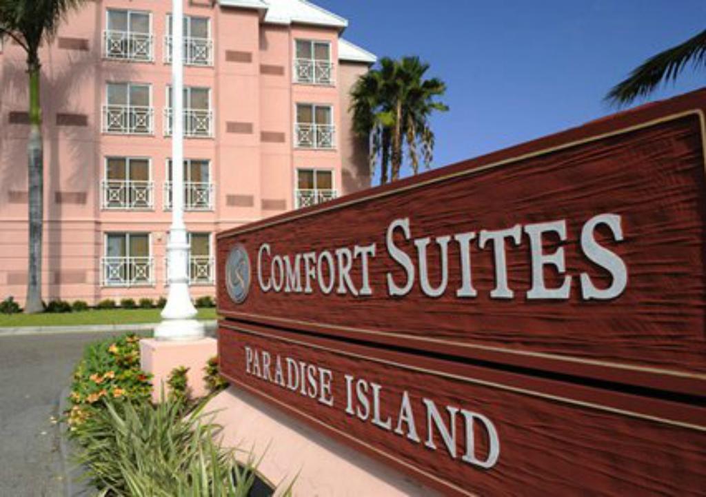 Comfort Suites Paradise Island Creek Village Exterior foto
