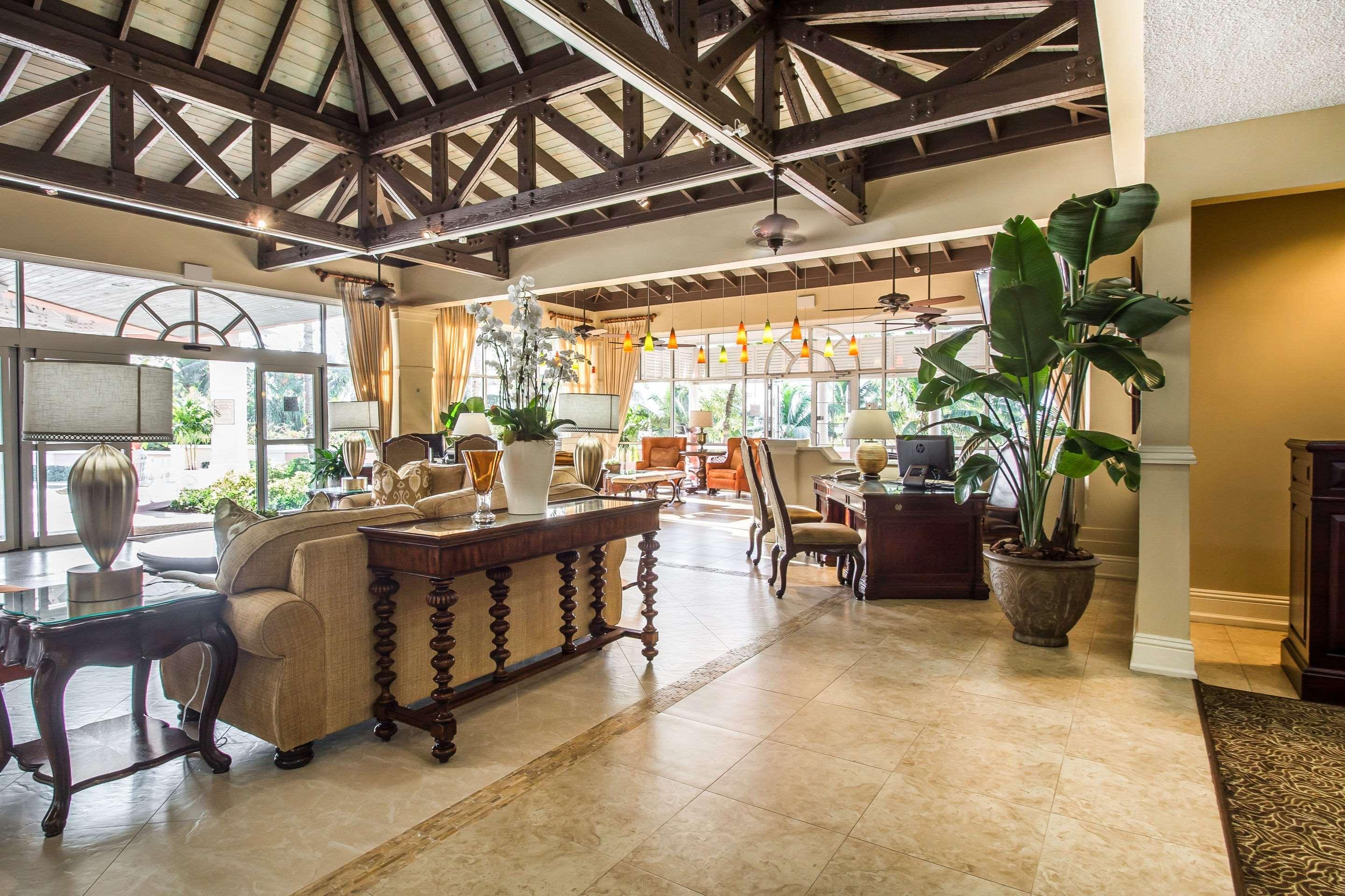 Comfort Suites Paradise Island Creek Village Exterior foto